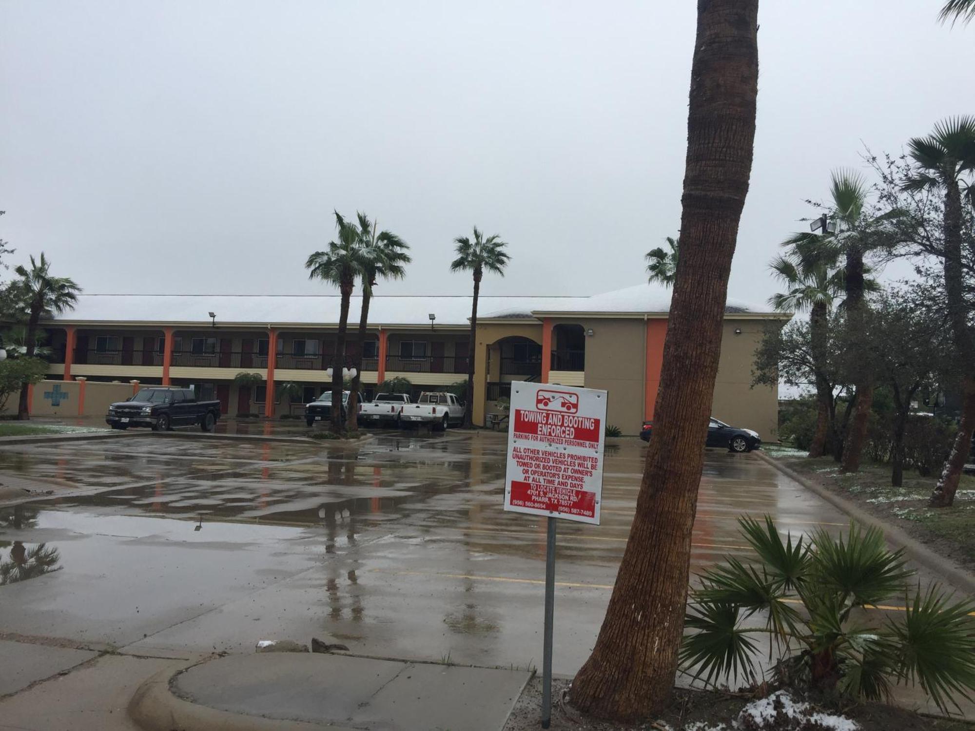Texas Inn And Suites City Center At University Dr. Edinburg Esterno foto