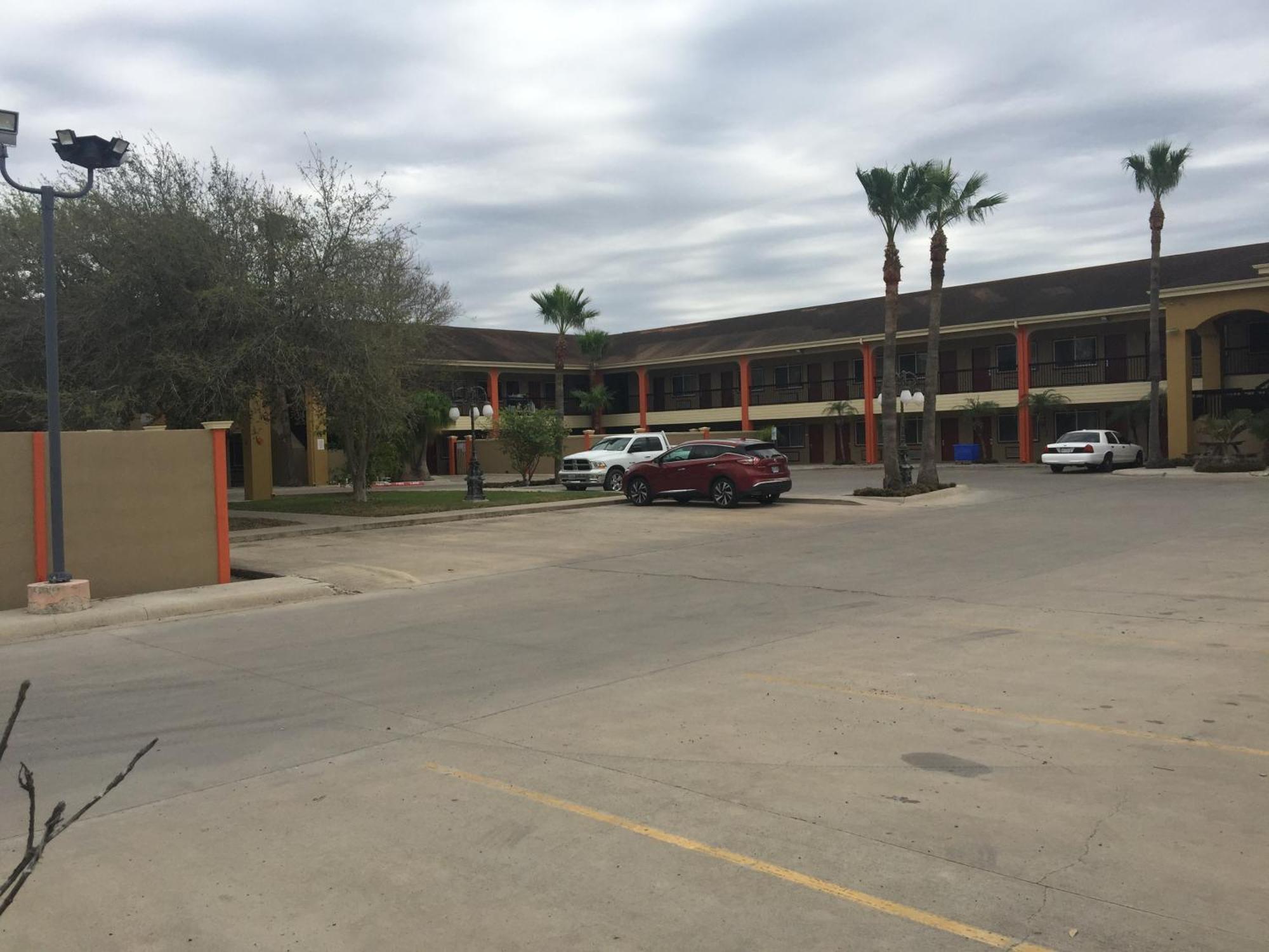 Texas Inn And Suites City Center At University Dr. Edinburg Esterno foto