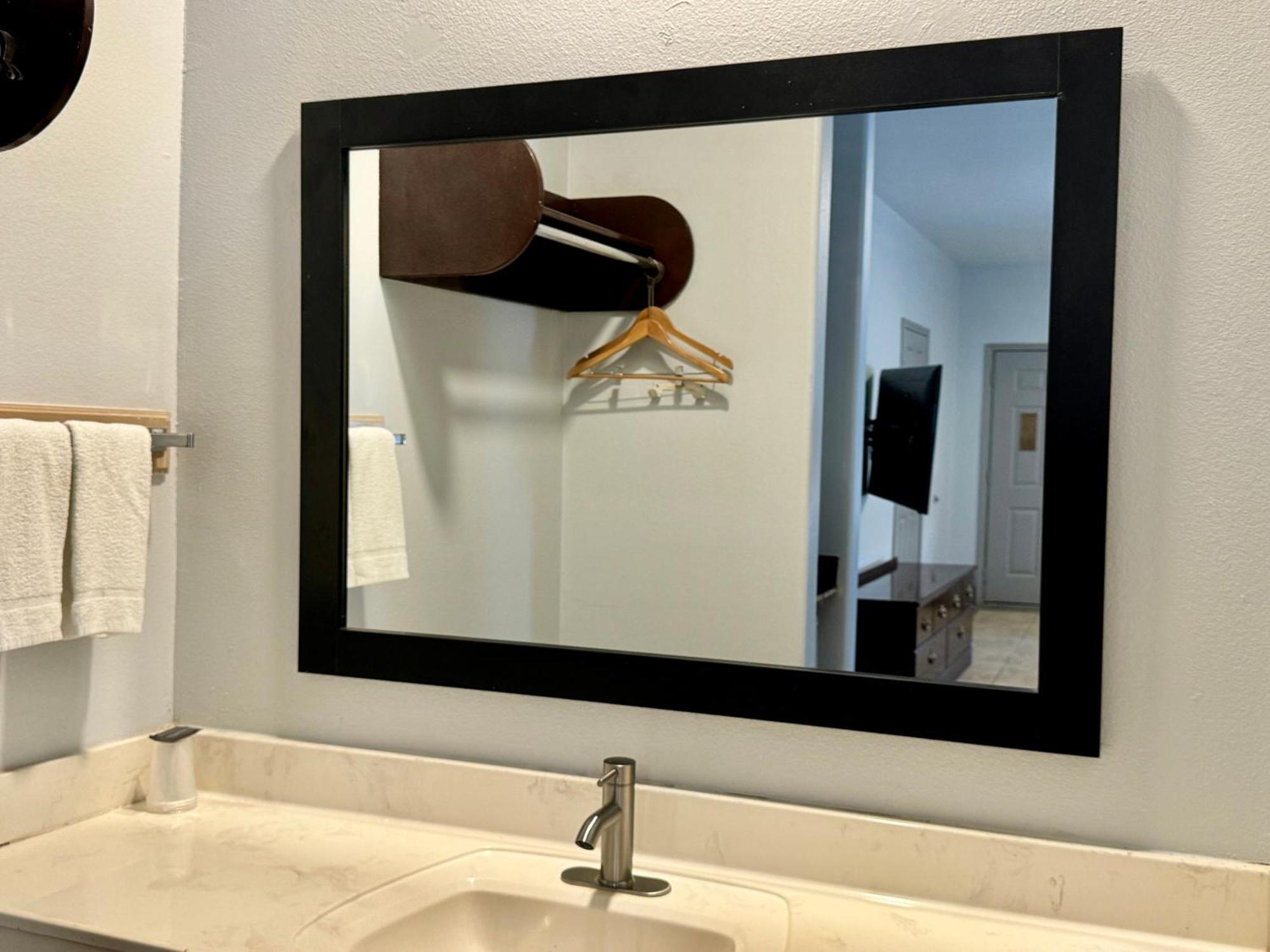 Texas Inn And Suites City Center At University Dr. Edinburg Esterno foto