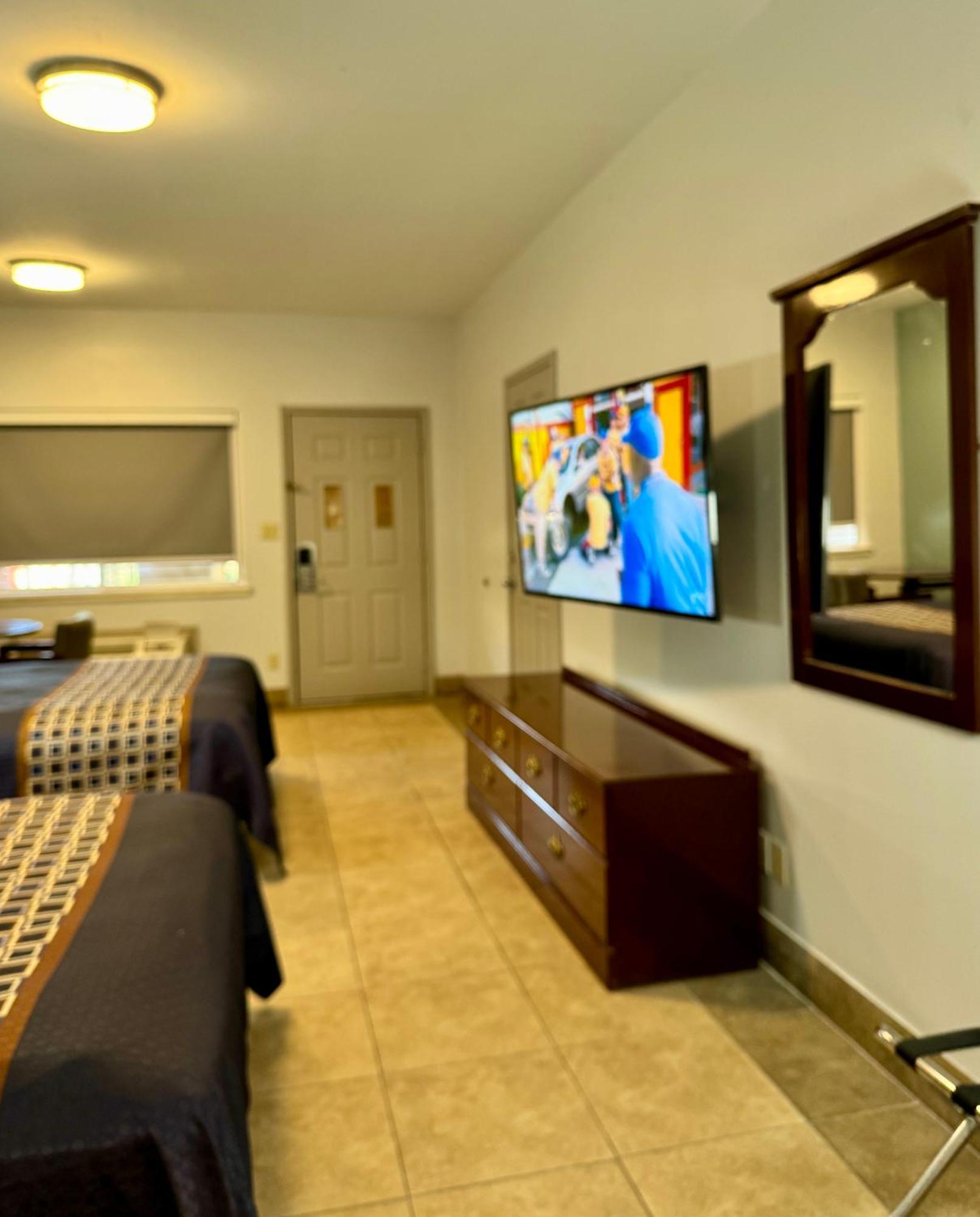 Texas Inn And Suites City Center At University Dr. Edinburg Esterno foto