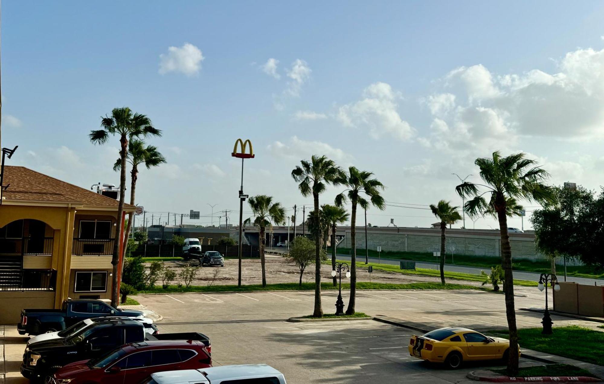 Texas Inn And Suites City Center At University Dr. Edinburg Esterno foto