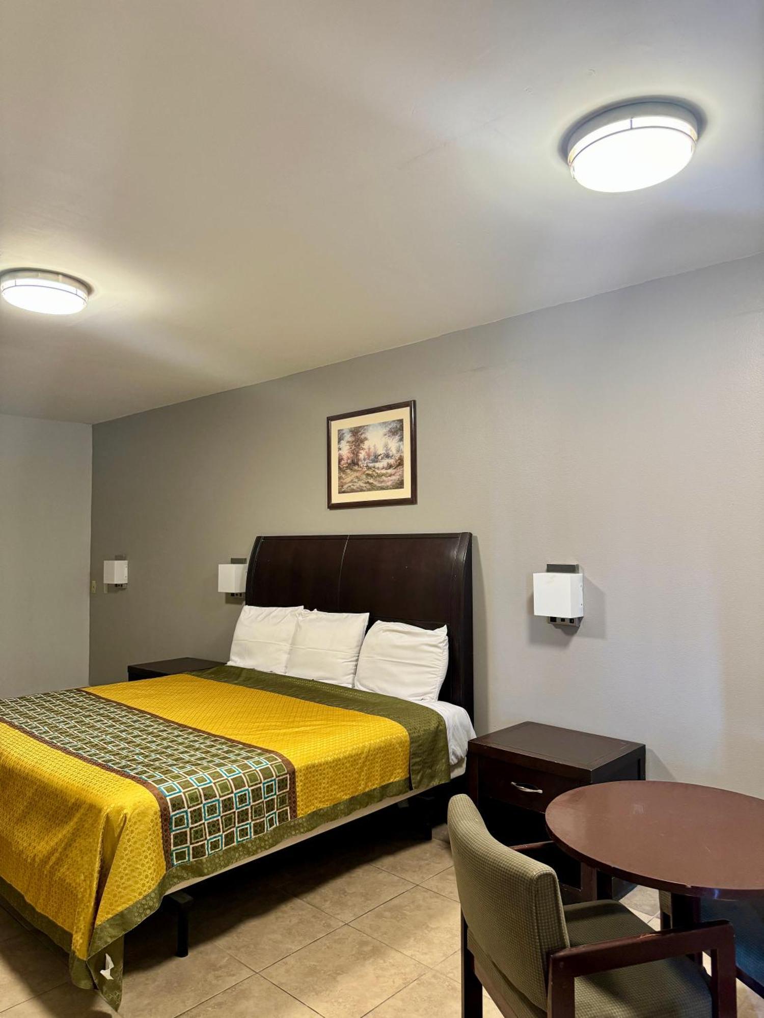 Texas Inn And Suites City Center At University Dr. Edinburg Esterno foto