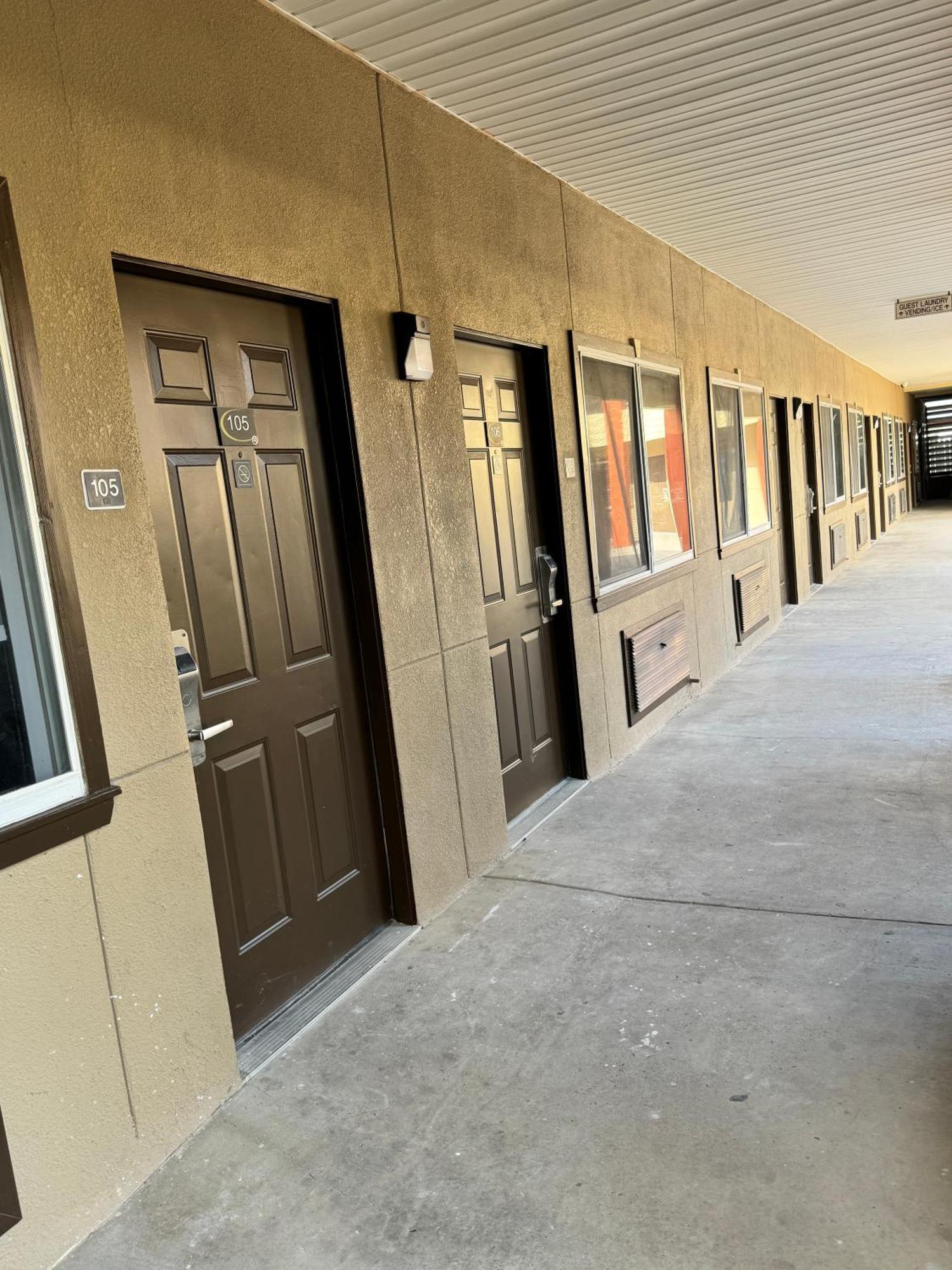 Texas Inn And Suites City Center At University Dr. Edinburg Esterno foto