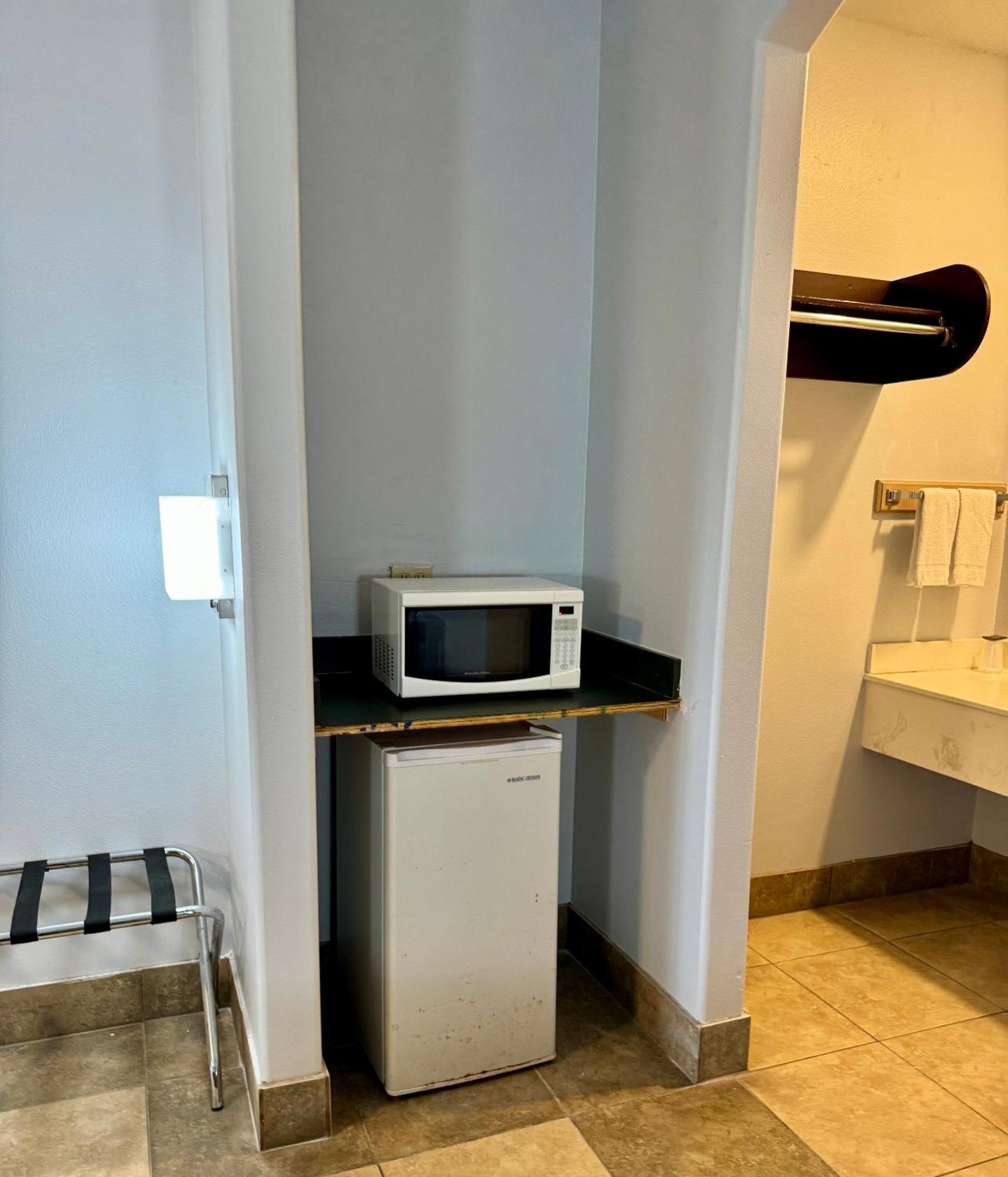 Texas Inn And Suites City Center At University Dr. Edinburg Esterno foto
