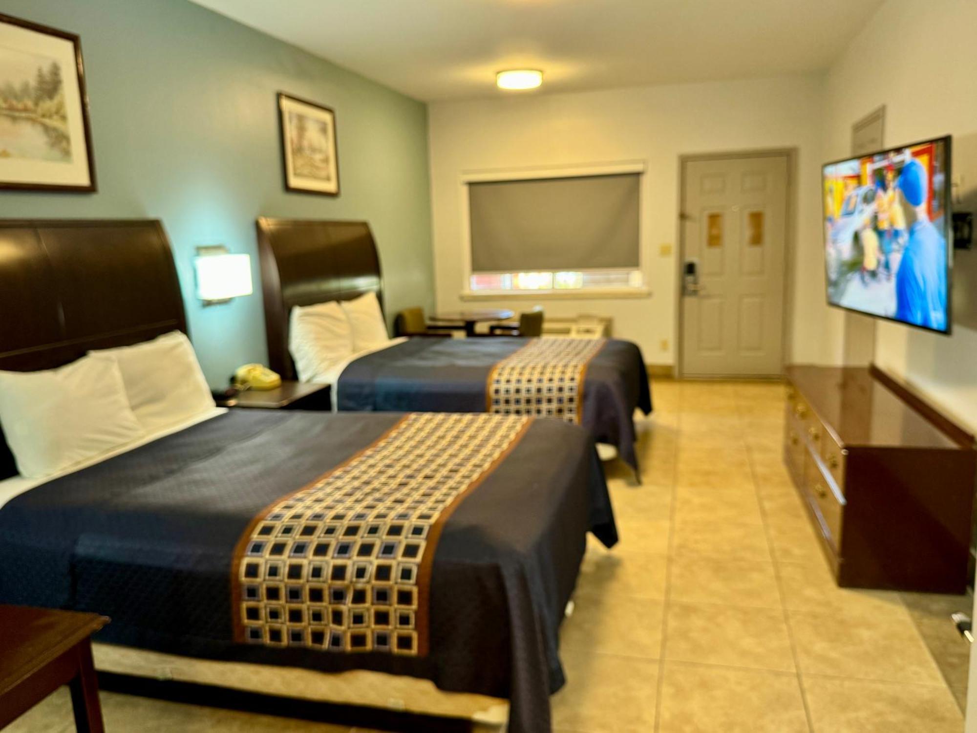 Texas Inn And Suites City Center At University Dr. Edinburg Esterno foto