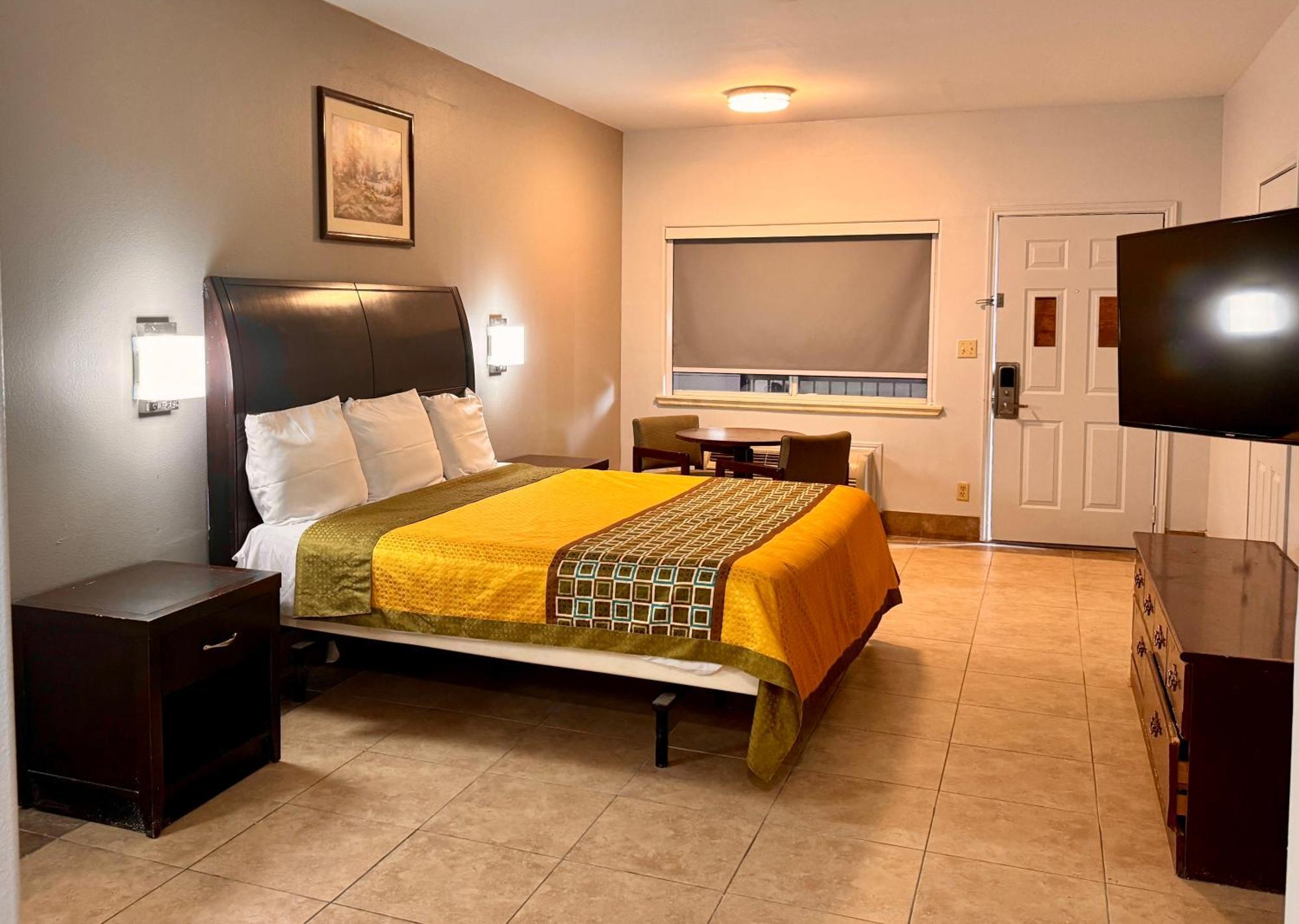 Texas Inn And Suites City Center At University Dr. Edinburg Esterno foto