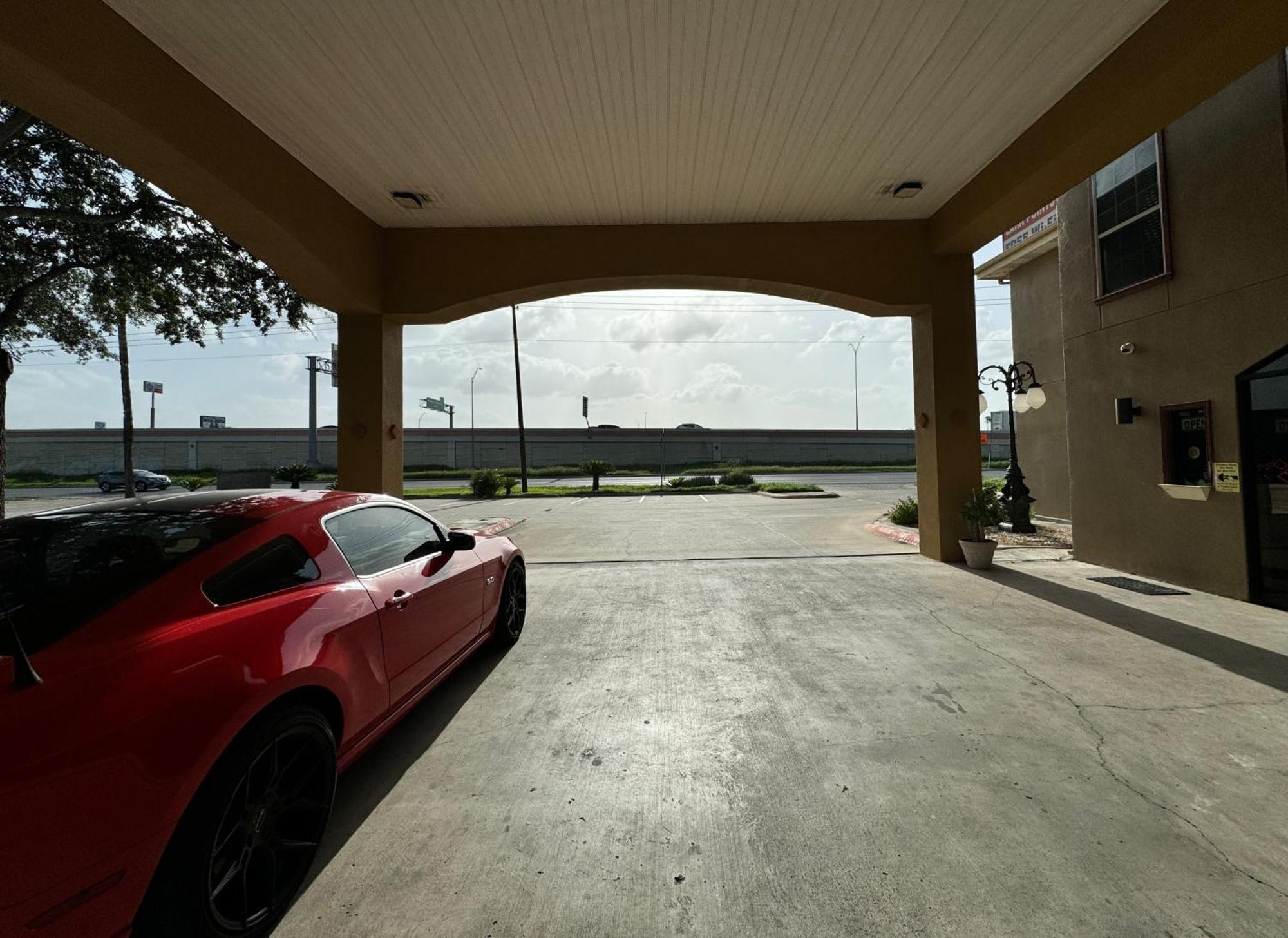 Texas Inn And Suites City Center At University Dr. Edinburg Esterno foto