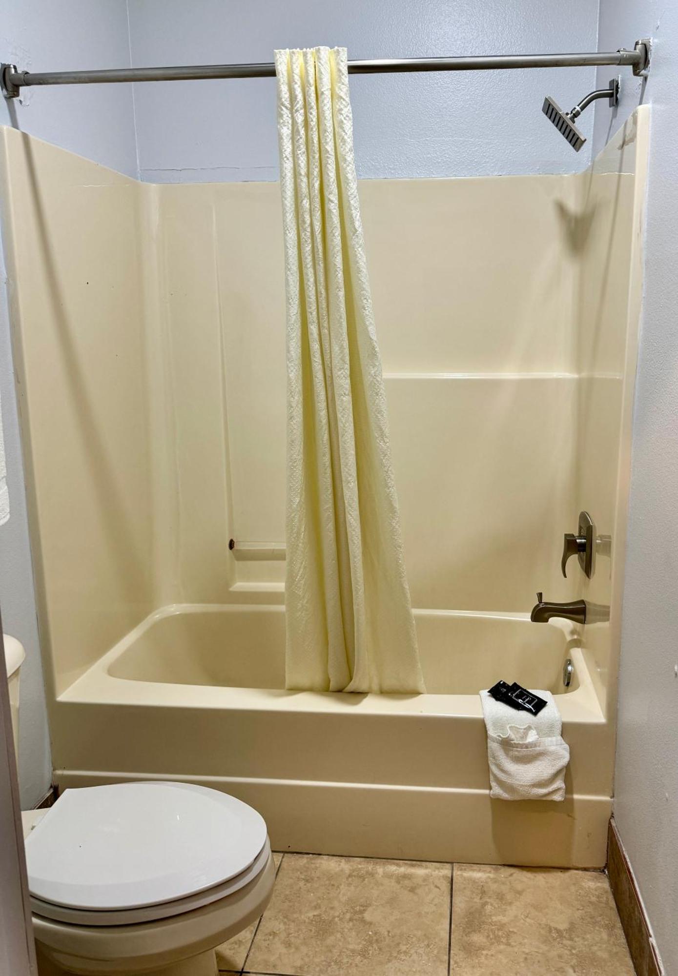 Texas Inn And Suites City Center At University Dr. Edinburg Esterno foto