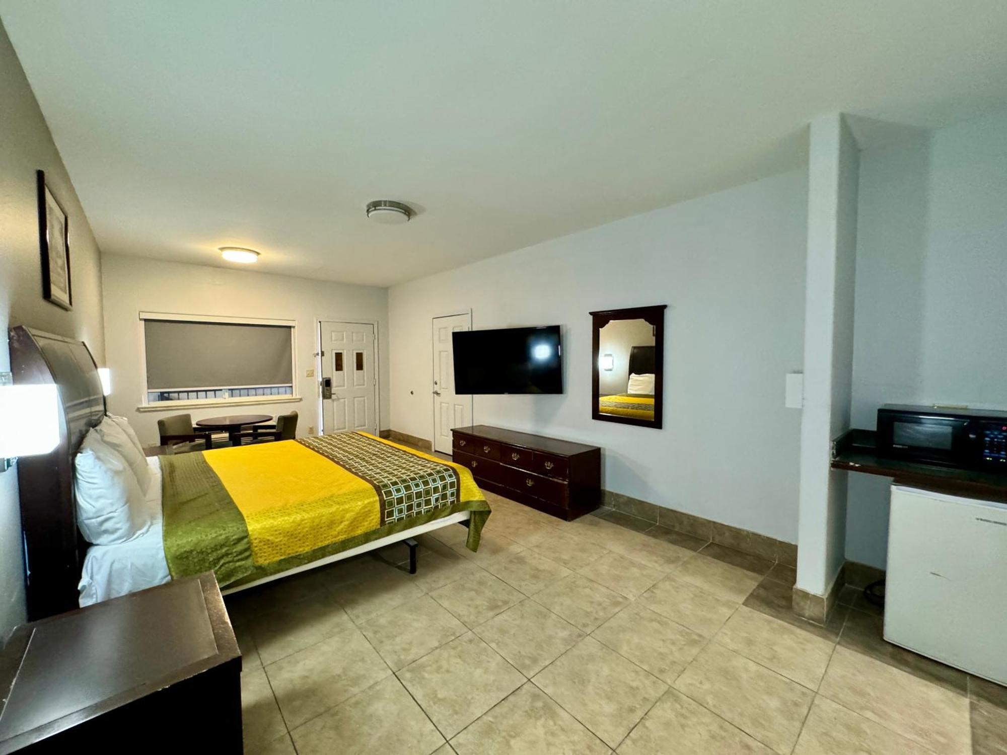 Texas Inn And Suites City Center At University Dr. Edinburg Esterno foto