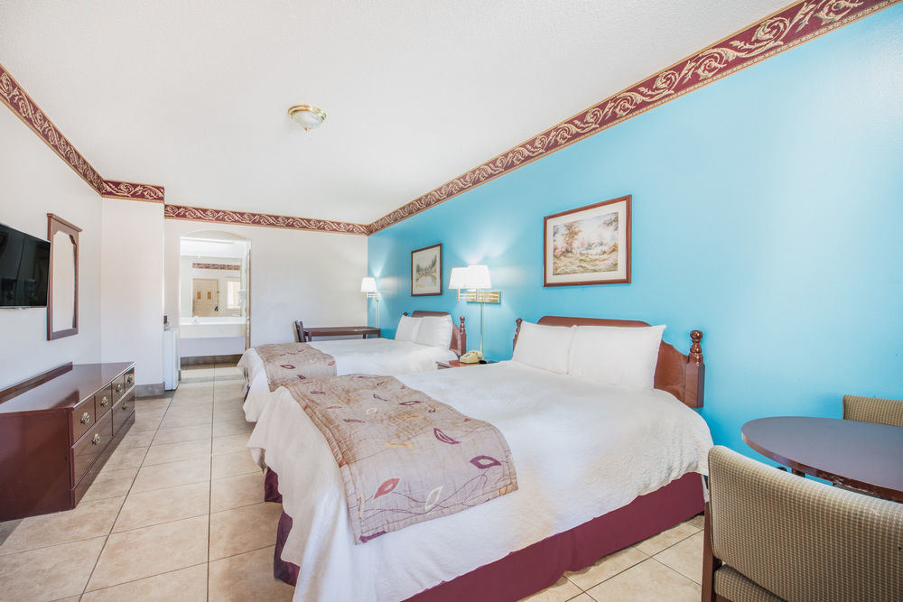 Texas Inn And Suites City Center At University Dr. Edinburg Esterno foto