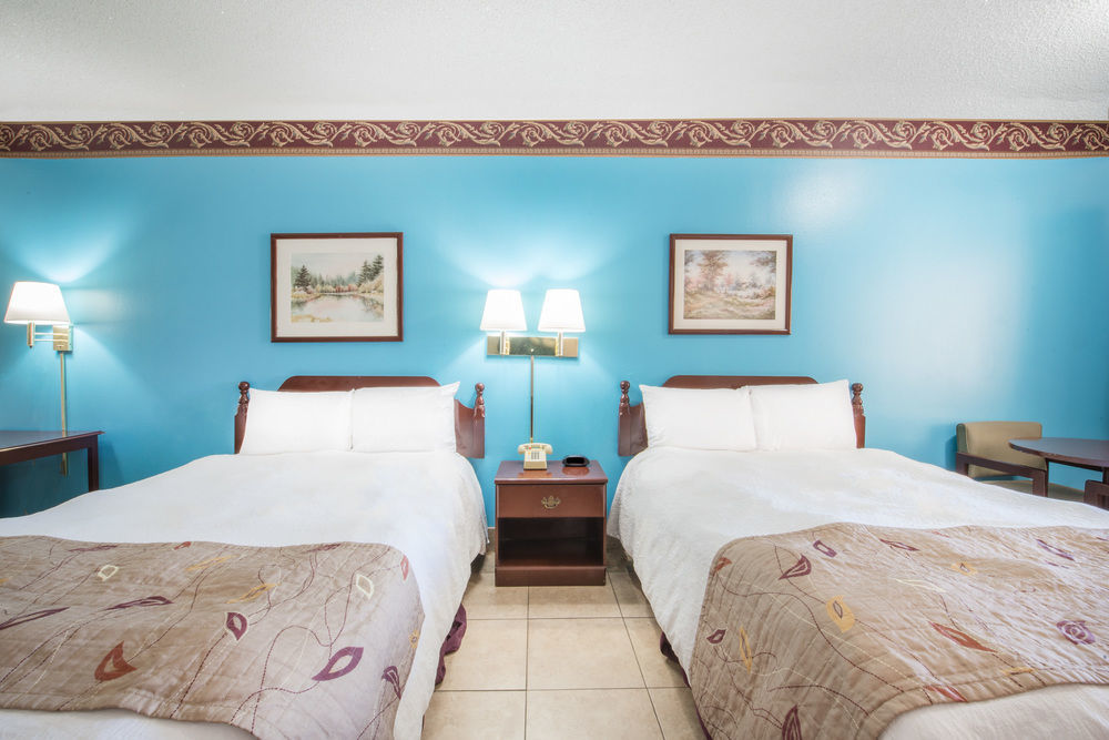 Texas Inn And Suites City Center At University Dr. Edinburg Esterno foto
