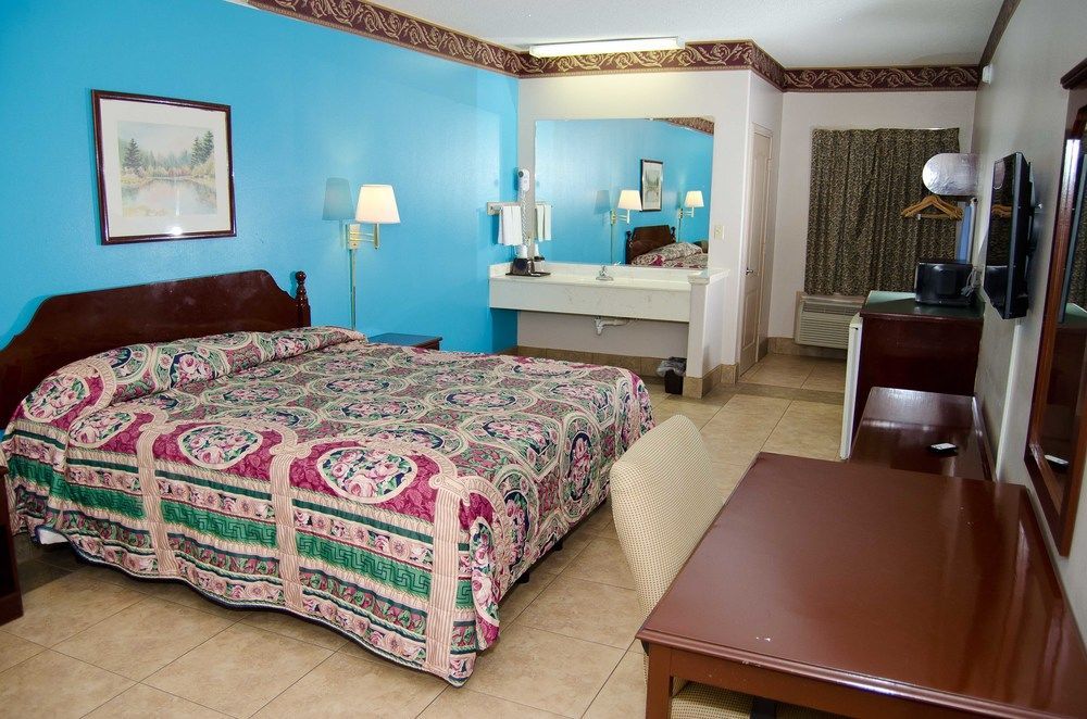 Texas Inn And Suites City Center At University Dr. Edinburg Esterno foto