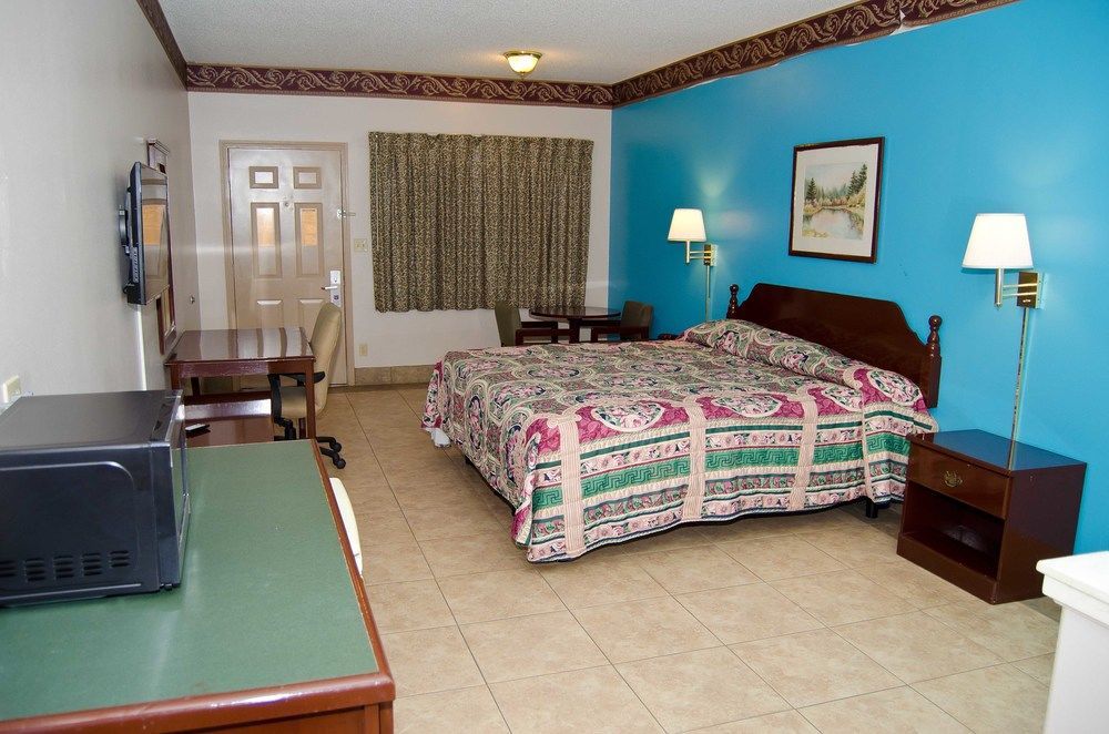 Texas Inn And Suites City Center At University Dr. Edinburg Esterno foto