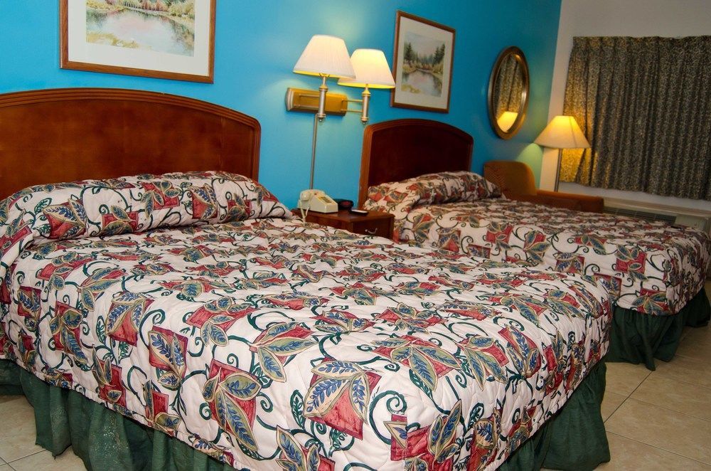 Texas Inn And Suites City Center At University Dr. Edinburg Esterno foto