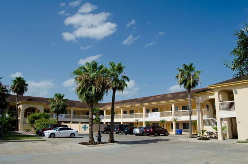 Texas Inn And Suites City Center At University Dr. Edinburg Esterno foto