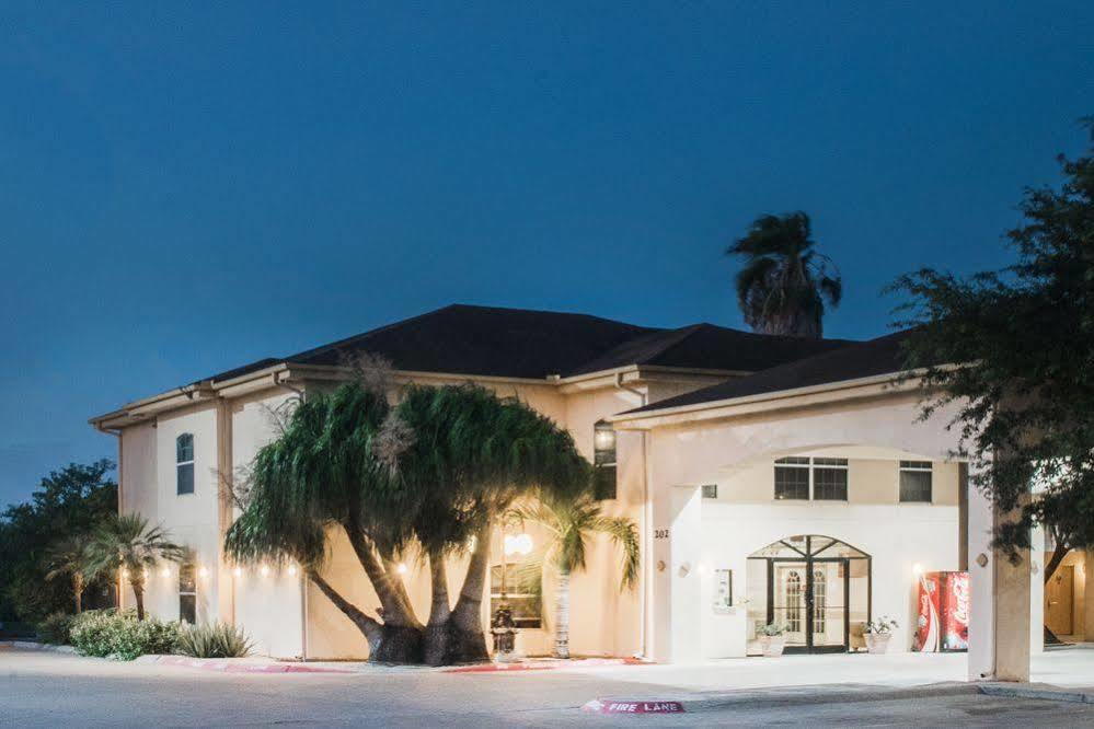 Texas Inn And Suites City Center At University Dr. Edinburg Esterno foto