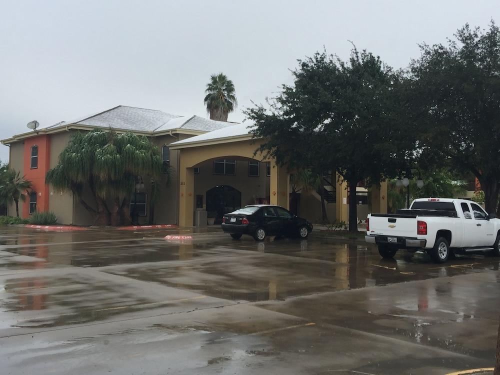 Texas Inn And Suites City Center At University Dr. Edinburg Esterno foto