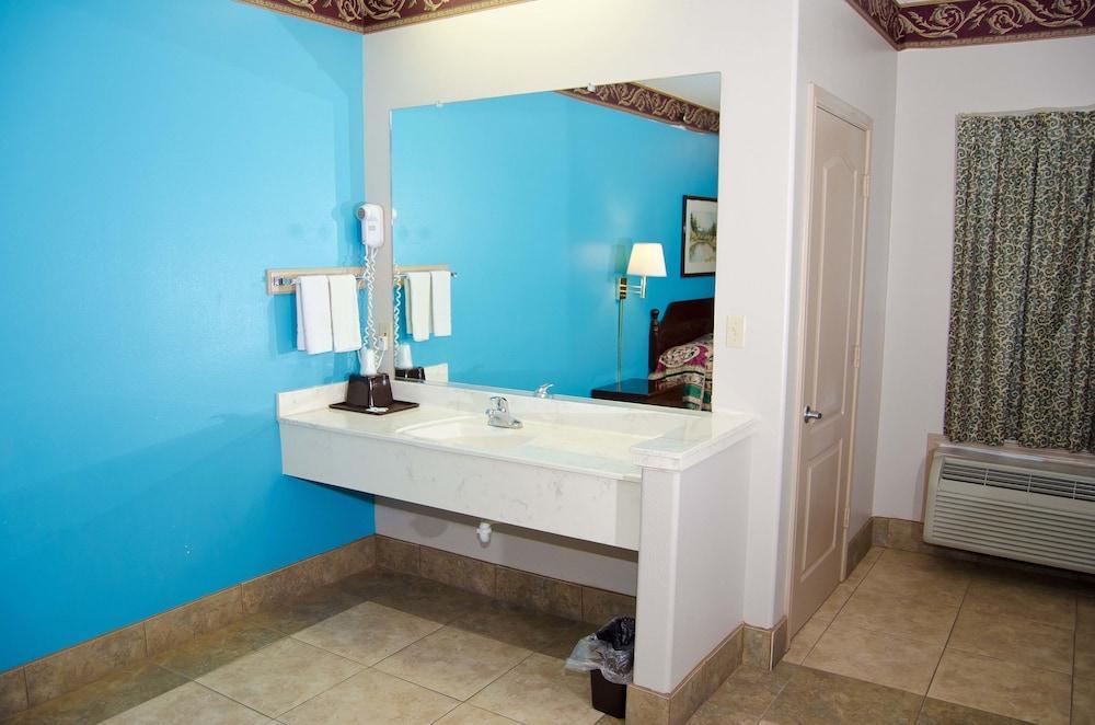 Texas Inn And Suites City Center At University Dr. Edinburg Esterno foto